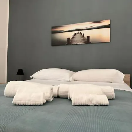 Cusciuliu House アパート